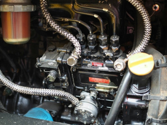 YANMAR B6U-1ปั้มนิ้ม เครื่องยนต์สี่สูบ แทรคเหล็กใหม่ YANMAR B6U-1ปั้มนิ้ม เครื่องยนต์สี่สูบ แทรคเหล็กใหม่