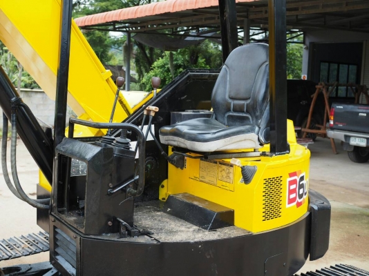 YANMAR B6U-1ปั้มนิ้ม เครื่องยนต์สี่สูบ แทรคเหล็กใหม่ YANMAR B6U-1ปั้มนิ้ม เครื่องยนต์สี่สูบ แทรคเหล็กใหม่