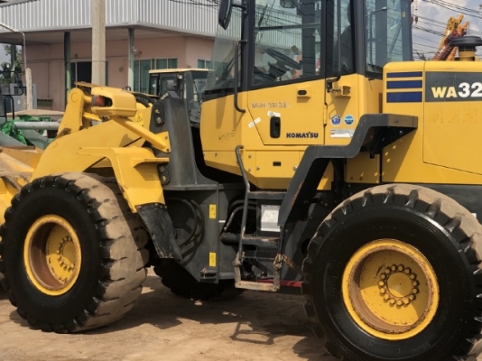 ขายรถตักล้อยาง KOMATSU WA320-6 ปี 2012 นำเข้าเองจากญี่ปุ่น สภาพสวยพร้อมใช้ มีVDOการทำงานครับ ขายรถตักล้อยาง KOMATSU WA320-6 ปี 2012 นำเข้าเองจากญี่ปุ่น สภาพสวยพร้อมใช้ มีVDOการทำงานครับ