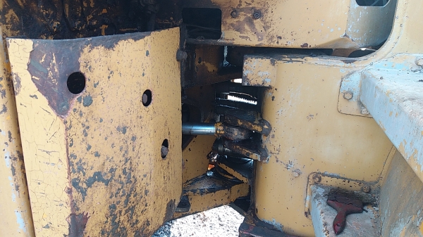 ขาย 450,000 รถตักเอวอ่อน CAT 966 เครื่องดี เกียร์ทอคร์แรงดี เอวแน่น ระบบไฮดอร์ลิคสมบูนร์ ยางดี รถพร้อมใช้งาน เอกสารซื้อขาย รถอยู่ โคราช 090-772-3710 090-772-3708