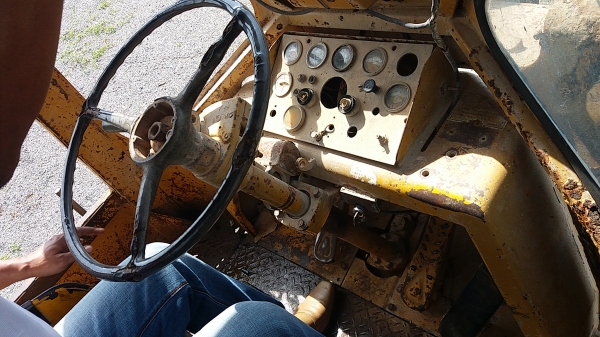 ขาย 450,000 รถตักเอวอ่อน CAT 966 เครื่องดี เกียร์ทอคร์แรงดี เอวแน่น ระบบไฮดอร์ลิคสมบูนร์ ยางดี รถพร้อมใช้งาน เอกสารซื้อขาย รถอยู่ โคราช 090-772-3710 090-772-3708