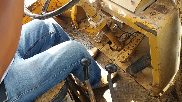 ขาย 450,000 รถตักเอวอ่อน CAT 966 เครื่องดี เกียร์ทอคร์แรงดี เอวแน่น ระบบไฮดอร์ลิคสมบูนร์ ยางดี รถพร้อมใช้งาน เอกสารซื้อขาย รถอยู่ โคราช 090-772-3710 090-772-3708