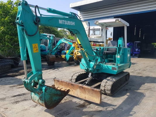 MITSUBISHI ME30 Control น้ำมันปั๊มนิ้วเครื่องยนต์ Mitsubishi ขนาด 3 ตัน มีคอนโทลไลน์เจาะ ราคาเพียง295,000บาท รถพร้อมใช้งาน เอวสวิงแน่นกริบชั่วโมงการใช้งานเพียง3,900ชม. สนใจติดต่อ081-8416818 083-4355828 kpgแทรคเตอร์ ติดต่อสอบถามได้ที่  กดไปที่ลิ้งค์้เ