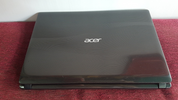 ขาย โน๊ตบุ๊ค ยี่ห้อ ACER Aspire 4752 การ์ดจอแยก NVIDIA GeForce GT630M แรงๆพร้อมใช้งาน 4,752 บาท