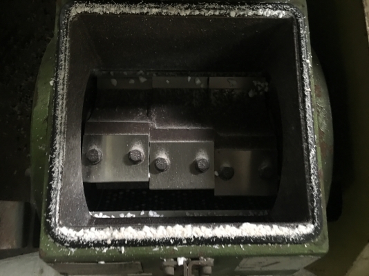 เครื่องบดพลาสติก ขนาด 5 แรง 380v BOSCO สภาพดีพร้อมใช้ เครื่องบดพลาสติก ขนาด 5 แรง 380v BOSCO สภาพดีพร้อมใช้