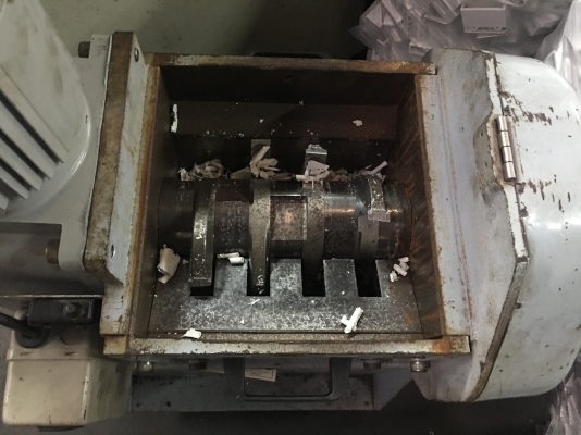 เครื่องบดพลาสติก รอบช้า made in japan สภาพดีพร้อมใช้ขนาด 1 แรง