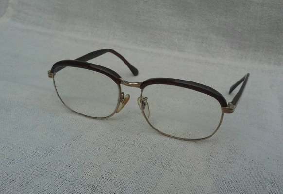 แว่นสายตายาวโกลด์ฟิลด์ 14 K สัดส่วนทองคำบริสุทธิ์ 58.33 \% ล้ำค่า ! หายาก ! สภาพเทพ ! วินเทจยุค  แว่นสายตายาวโกลด์ฟิลด์ 14 K สัดส่วนทองคำบริสุทธิ์ 58.33 \% ล้ำค่า ! หายาก ! สภาพเทพ ! วินเทจยุค 