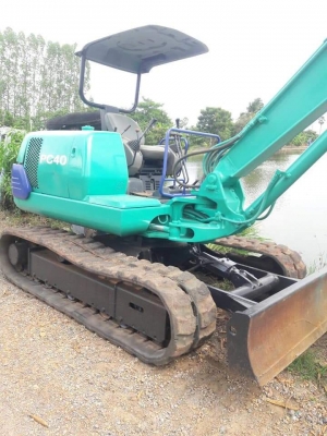 ขายจ้า..KOMATSU PC40-7  เก่านอกแท้  สภาพสวย  มีลายแย๊ก  5,xxx  ชั่วโมง  เครื่องปั๊มแห้ง สภาพสวย  พร้อมใช้  โทร  089-3818694  จ๊อย