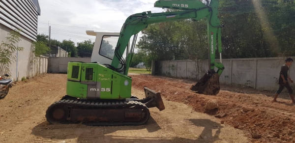 รถขุดขนาด 5.5 ตัน Mitsubishi MX 55 เครื่องยนต์มิตซูบิชิ k4n ปั๊มนิ้ว ระบบทำงานไว offset boom สามารถสไลด์ซ้ายขวาได้ เก่าญี่ปุ่นแท้ยังไม่เคยใช้งานในเมืองไทยราคา 365,000 บาท โทรสอบถามได้ที่เบอร์ 081-8416818, 092-9938255 หรือ ติดต่อสอบถามได้ที่  กดไปที่ล