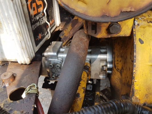 ขายpc20-6 พร้อม ใช้งาน. ปั้มแรงเอวดีปั้มไฮโดลิกใหม่อุปกรณ์ ครบดูรถได้ที่ ขนส่งสายใต้ใหม่ กทม ราคา150000 ติดต่อ สุรเดช 0811724501