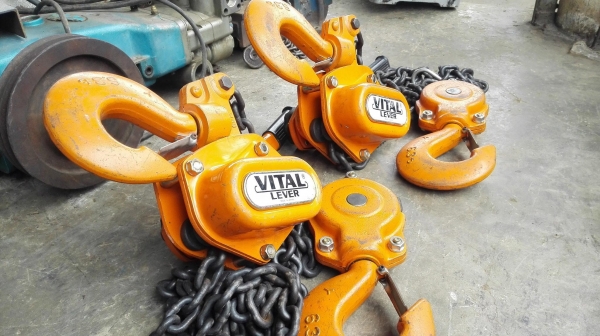 รอกโซ่กำมะลอญี่ปุ่น VITAL JAPAN 6300 kg โซ่ยาว 2 เมตร สภาพใหม่ 98\%