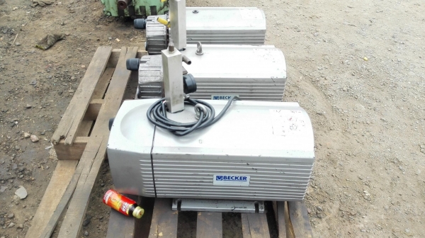 แวคคัมปั้มเยอรมัน BECKER Made in GERMANY 2 HP 380V Max 150 mbar สภาพสวยพร้อมใช้งาน มีมา 3 ตัว แวคคัมปั้มเยอรมัน BECKER Made in GERMANY 2 HP 380V Max 150 mbar สภาพสวยพร้อมใช้งาน มีมา 3 ตัว