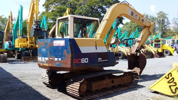 ต้องขายรถขุดยี่ห้อKOMATSU-PC60-6รถนำเข้าจากญี่ปุ่น