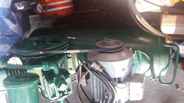 ขาย !! ปั้มลม.ฮิตาชิ.ขนาด2แรง2สูบไฟ220v.พร้อมใช้งาน ขาย !! ปั้มลม.ฮิตาชิ.ขนาด2แรง2สูบไฟ220v.พร้อมใช้งาน