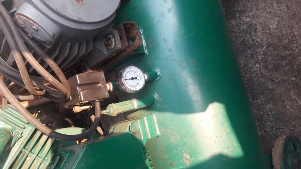 ขาย !! ปั้มลม.ฮิตาชิ.ขนาด2แรง2สูบไฟ220v.พร้อมใช้งาน ขาย !! ปั้มลม.ฮิตาชิ.ขนาด2แรง2สูบไฟ220v.พร้อมใช้งาน