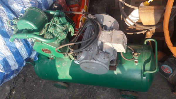 ขาย !! ปั้มลม.ฮิตาชิ.ขนาด2แรง2สูบไฟ220v.พร้อมใช้งาน ขาย !! ปั้มลม.ฮิตาชิ.ขนาด2แรง2สูบไฟ220v.พร้อมใช้งาน