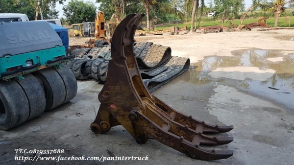 FROM JAPANตัวคีบปากหนีบไม้ *อุปกรณ์รองรับ สำหรับรถขุดไซค์100, 120 /สวมบูทสลัก60 - 65 มิล /ราคาเพียง 35,000 บาท