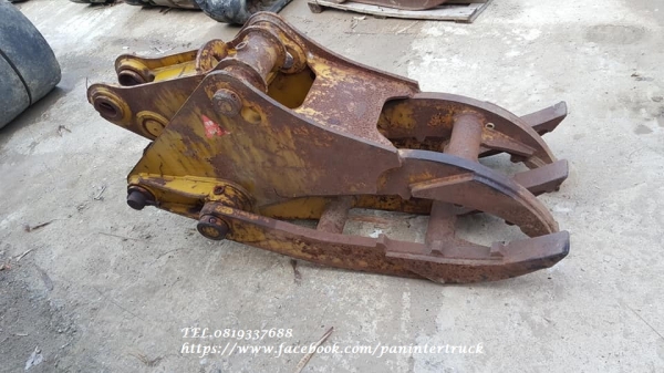 FROM JAPANตัวคีบปากหนีบไม้ *อุปกรณ์รองรับ สำหรับรถขุดไซค์100, 120 /สวมบูทสลัก60 - 65 มิล /ราคาเพียง 35,000 บาท