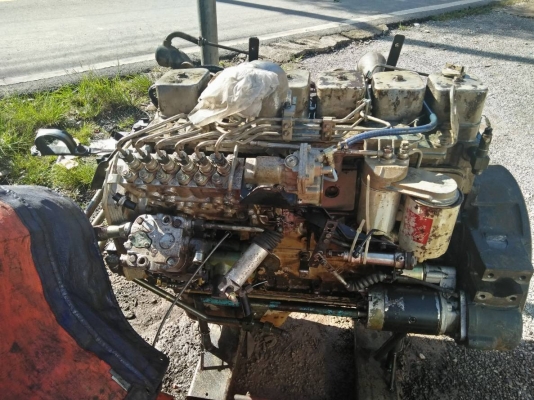 ขายเครื่องยนต์ Komatsu PC200 รุ่น 7