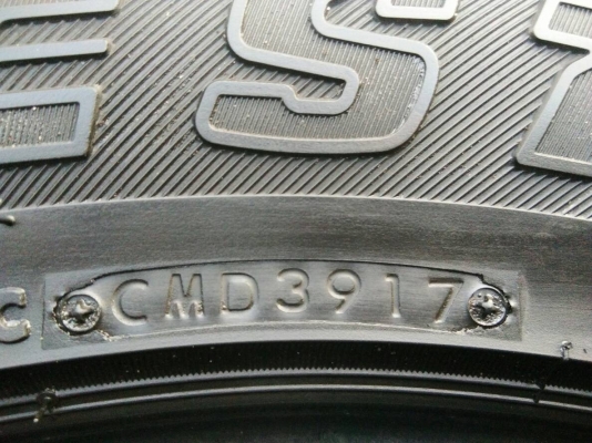 ขายยาง 255/60R18 บริดจสโตน ปลายปี17 ดอกยางเต็มสวยไม่ร้าวไม่กินข้างไม่มีปะใช้งานน้อยมาก ชุดละ 7900 บา