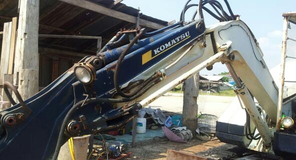 ขายแม็คโครยี่ห้อkomatsu pc50uu-1