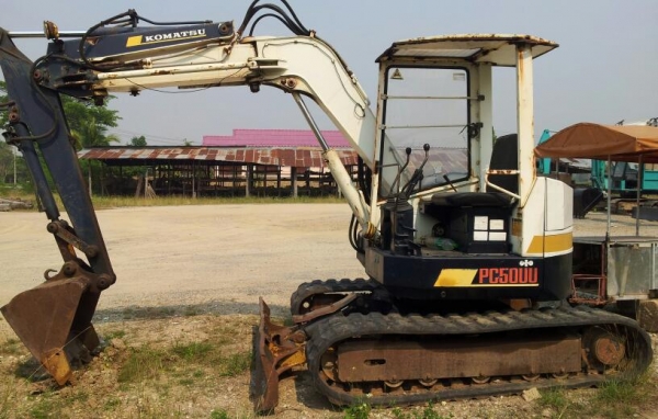 ขายแม็คโครยี่ห้อkomatsu pc50uu-1