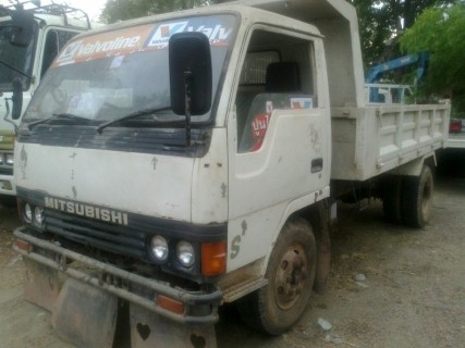 หกล้อดัมพ์ MISUBISHI  ปี37 เครื่อง115 แรงเครื่องดีมาก ซีซซี่FE449 แห้งเดิมๆ คานหน้า-หลัง ใหญ่แล้ว (รถจอดไม่ได้ใช้งานขับได้) 420,000