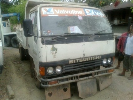 หกล้อดัมพ์ MISUBISHI  ปี37 เครื่อง115 แรงเครื่องดีมาก ซีซซี่FE449 แห้งเดิมๆ คานหน้า-หลัง ใหญ่แล้ว (รถจอดไม่ได้ใช้งานขับได้) 420,000