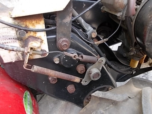 รหัส:13001153รถพรวนดินเดินตามROBINเบนชิล(3.5ps)มีชุดพรวนดินกว้าง55cm.รถพร้อมทำงานติดเครื่องง่าย