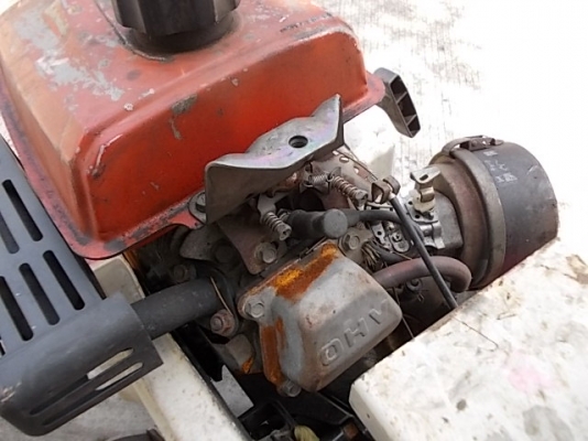 รหัส:13001153รถพรวนดินเดินตามROBINเบนชิล(3.5ps)มีชุดพรวนดินกว้าง55cm.รถพร้อมทำงานติดเครื่องง่าย