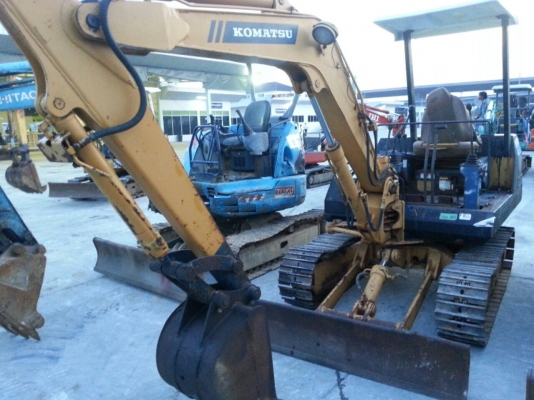 ขายรถขุด Komatsu PC 30-5 รถนอกแท้ เอกสารแจ้งจำหน่าย ขายรถขุด Komatsu PC 30-5 รถนอกแท้ เอกสารแจ้งจำหน่าย