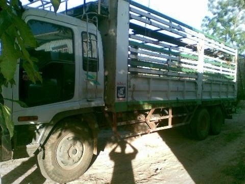 ISUZU DECA 195 HP 6HE1 รถสิบล้อเพลาเดียว กระบะเหล็กคอกเกษตรความยาว 6.50 เมตรสภาพสวย เครื่องแห้งแรงดี หัวเก๋งสีบางเดิมภายในคอนโซลสวยครบ แอร์เย็น พวงมาลัยเพาเวอร์ เบรคทริ๊ปฟี้ ช่วงล่างคัชซีสวยมากไม่มีบวม ยางสภาพดีพร้อมบรรทุกพร้อมใช้งาน เอกสารทะเบียนภาษีครบพ