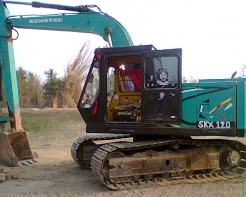KOMATSU PC 120-2 เครื่องเดิมปั๊มเดิมทำงานเร็วไม่โหลด ภายในเก๋งสวย แอร์เย็น บูมอาร์มสวยจัดไม่มีปะไม่มีดาม เอวแน่นดี ช่วงล่างโซ่บูทใบแทรกหนาดีประมาณ 60\% พร้อมทำงานได้เลย เอกสารสัญญาซื้อขาย ราคาต่อรองได้ครับ