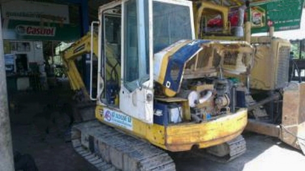 @@@__รถแบ็คโฮ KOMATSU PC40-6 เก่านอกตู้เก๋งมีใบอินวอยน์__@@@
