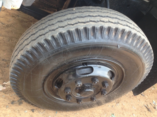 HINO HH 260 HP EK100 รถหางปลาสิบล้อ 2 เพลา ใช้ลาก CAT 320 ได้สบายครับไม่มีปัญหา ช่วงล่างคัชซีใหญ่สวยไม่มีบวม เครื่องแห้งแรงดี ภายในเก๋งคอนโซลครบพร้อม พวงมาลัยเพาเวอร์ เบรคทริ๊ปฟี้ ยางสภาพดี 10 เส้นประมาณ 70\% พร้อมลากพร้อมบรรทุกได้เลย เอกสารทะเบียนครบพร้อม