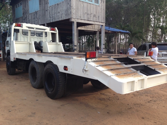 HINO HH 260 HP EK100 รถหางปลาสิบล้อ 2 เพลา ใช้ลาก CAT 320 ได้สบายครับไม่มีปัญหา ช่วงล่างคัชซีใหญ่สวยไม่มีบวม เครื่องแห้งแรงดี ภายในเก๋งคอนโซลครบพร้อม พวงมาลัยเพาเวอร์ เบรคทริ๊ปฟี้ ยางสภาพดี 10 เส้นประมาณ 70\% พร้อมลากพร้อมบรรทุกได้เลย เอกสารทะเบียนครบพร้อม