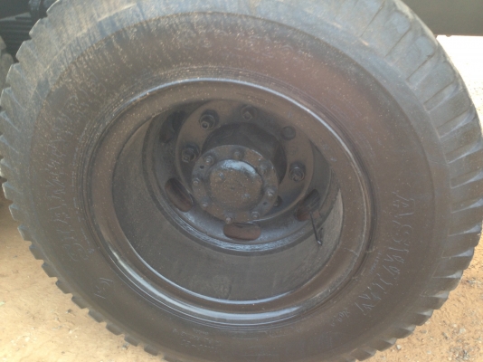 HINO HH 260 HP EK100 รถหางปลาสิบล้อ 2 เพลา ใช้ลาก CAT 320 ได้สบายครับไม่มีปัญหา ช่วงล่างคัชซีใหญ่สวยไม่มีบวม เครื่องแห้งแรงดี ภายในเก๋งคอนโซลครบพร้อม พวงมาลัยเพาเวอร์ เบรคทริ๊ปฟี้ ยางสภาพดี 10 เส้นประมาณ 70\% พร้อมลากพร้อมบรรทุกได้เลย เอกสารทะเบียนครบพร้อม