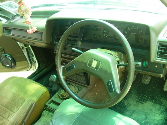 TOYOTA  COROLLA  ( GL )  ขับเคลื่อนล้อหลัง ทะเบียนพร้อมโอน