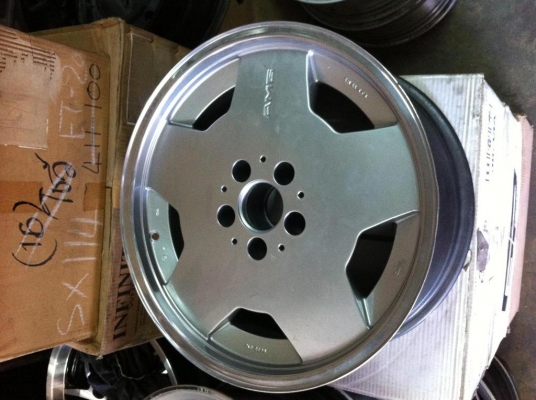 ขายล้อAMGขอบ17 ใส่Benz W123 8*17ET11 ตรงรุ่นครับ สภาพสวย ไม่บิ่น ไม่แตก หายากแล้วครับ ขอขาย ล้อแท้นะคับ ขาย 18500 call 0813122649 0875800722