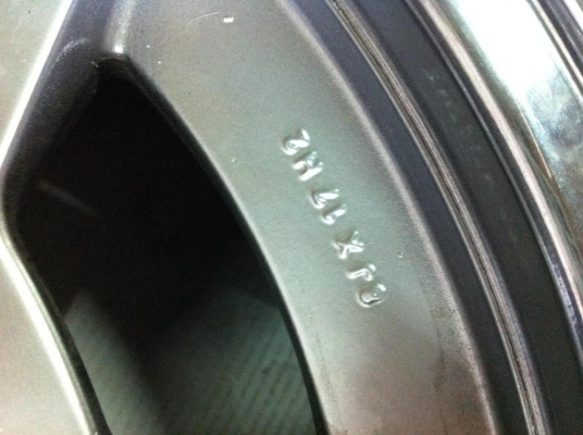 ขายล้อAMGขอบ17 ใส่Benz W123 8*17ET11 ตรงรุ่นครับ สภาพสวย ไม่บิ่น ไม่แตก หายากแล้วครับ ขอขาย ล้อแท้นะคับ ขาย 18500 call 0813122649 0875800722