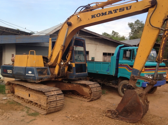 KOMATSU PC 100-3 เอกสารใบอินวอยซ์ เครื่องเดิมปั๊มเดิมทำงานไม่โหลด ภายในเก๋งคอนโทรลยาว บูมอาร์มสวยไม่มีปะไม่มีดาม ช่วงล่างเอวแน่น โซ่กับใบหนาดีประมาณ 60\% พร้อมใช้งานได้เลย ราคาต่อรองได้ครับ