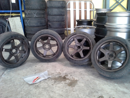 ขายล้อTE37 ขอบ17 กว้าง7 4/100 แถมยางไป วิ่งเล่นถูกๆ 8500.-