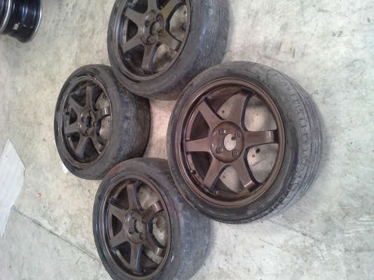 ขายล้อTE37 ขอบ17 กว้าง7 4/100 แถมยางไป วิ่งเล่นถูกๆ 8500.-