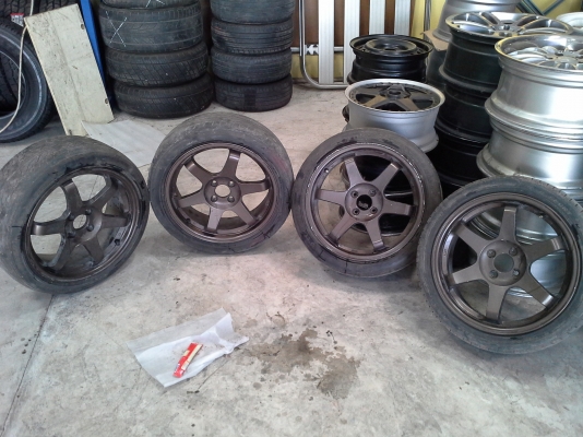 ขายล้อTE37 ขอบ17 กว้าง7 4/100 แถมยางไป วิ่งเล่นถูกๆ 8500.-