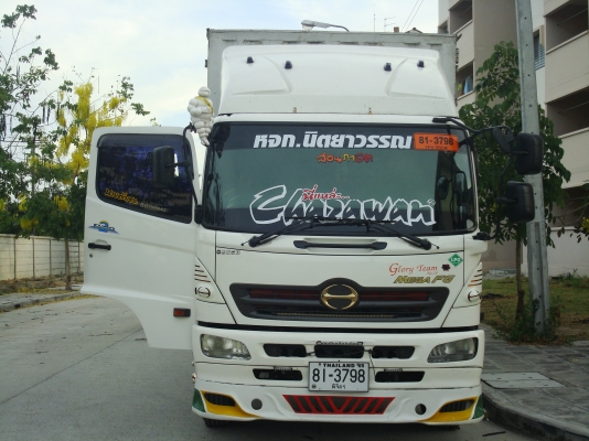 ขายรถบรรทุก HINO FG1JPPA 212 แรง ตู้แห้ง10บาน ปี 48ไม่มีเสากลาง