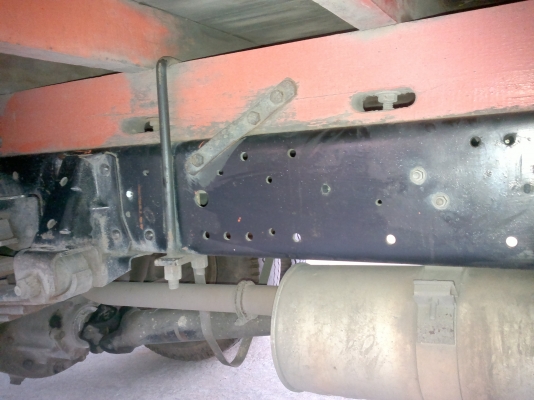 NPR 120  ฝาขาว ปี 43  ช่วงล่างใหญ่  F-หน้า  F - หลัง