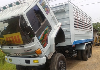 ขาย Isuzu FXZ สิบล้อสองเพลาดั้มพ์ เครื่อง 240 แรง สวยพร้อมใช้ โทร 088-4501277