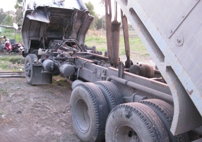 ขาย Isuzu Roccy สิบล้อสองเพลาดั้มพ์ ห้างเดิมๆ สภาพดี พร้อมใช้ โทร 088-4501277 ขาย Isuzu Roccy สิบล้อสองเพลาดั้มพ์ ห้างเดิมๆ สภาพดี พร้อมใช้ โทร 088-4501277