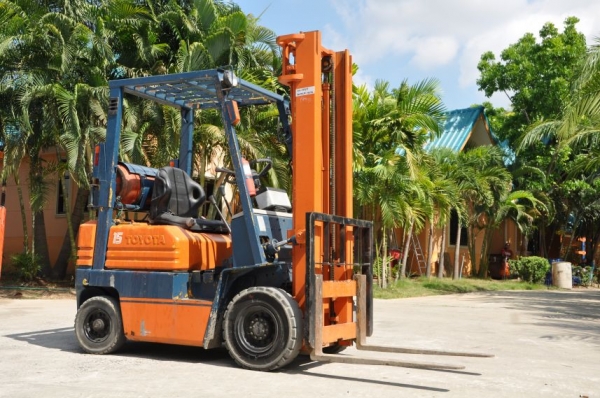 ขายFORKLIFT TOYOTA1.5ตัน เสาสูง4เมตร นำเข้าจากญี่ปุ่นยังไม่เคยใช้งานในไทย 148,000 เท่านั้น