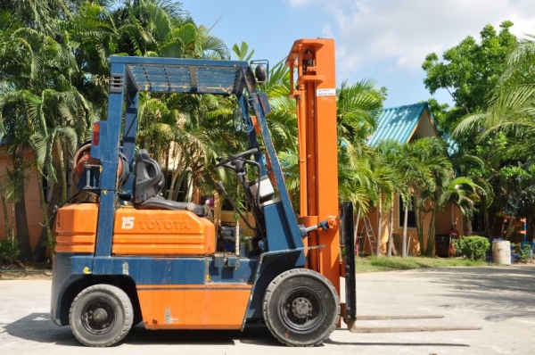 ขายFORKLIFT TOYOTA1.5ตัน เสาสูง4เมตร นำเข้าจากญี่ปุ่นยังไม่เคยใช้งานในไทย 148,000 เท่านั้น